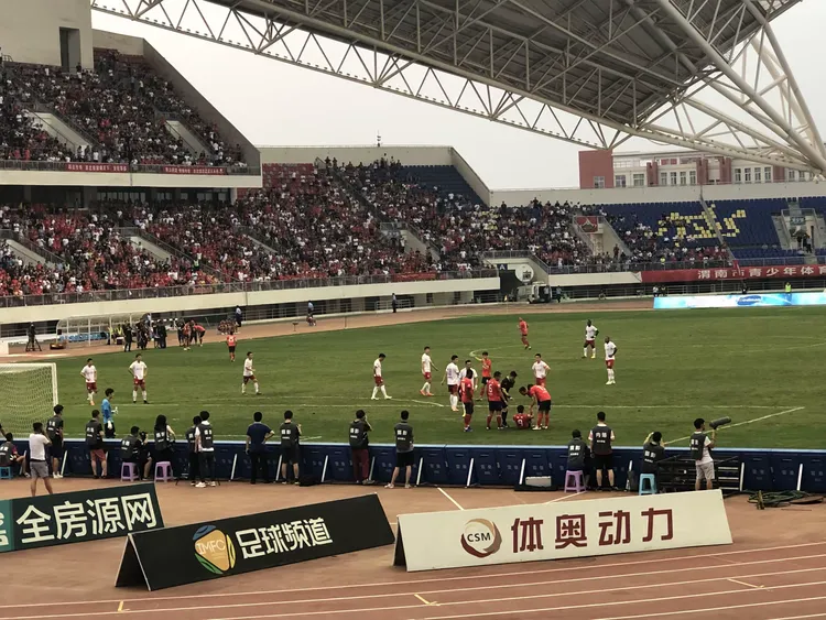 包含Ming回归赛场，赛况扑朔迷离首场状态亮眼，日本队观众沸腾！的词条