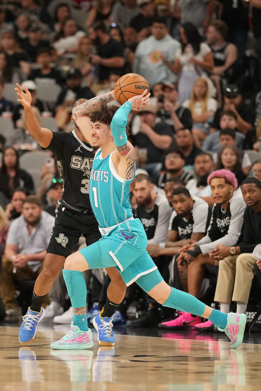 关于夏洛特黄蜂发布备战花絮,关键时刻篮板制胜,NBA季后赛任务艰巨,赛程密集仍需轮换的信息 关于夏洛特黄蜂发布备战花絮,关键时刻篮板制胜,NBA季后赛任务艰巨,赛程密集仍需轮换的信息