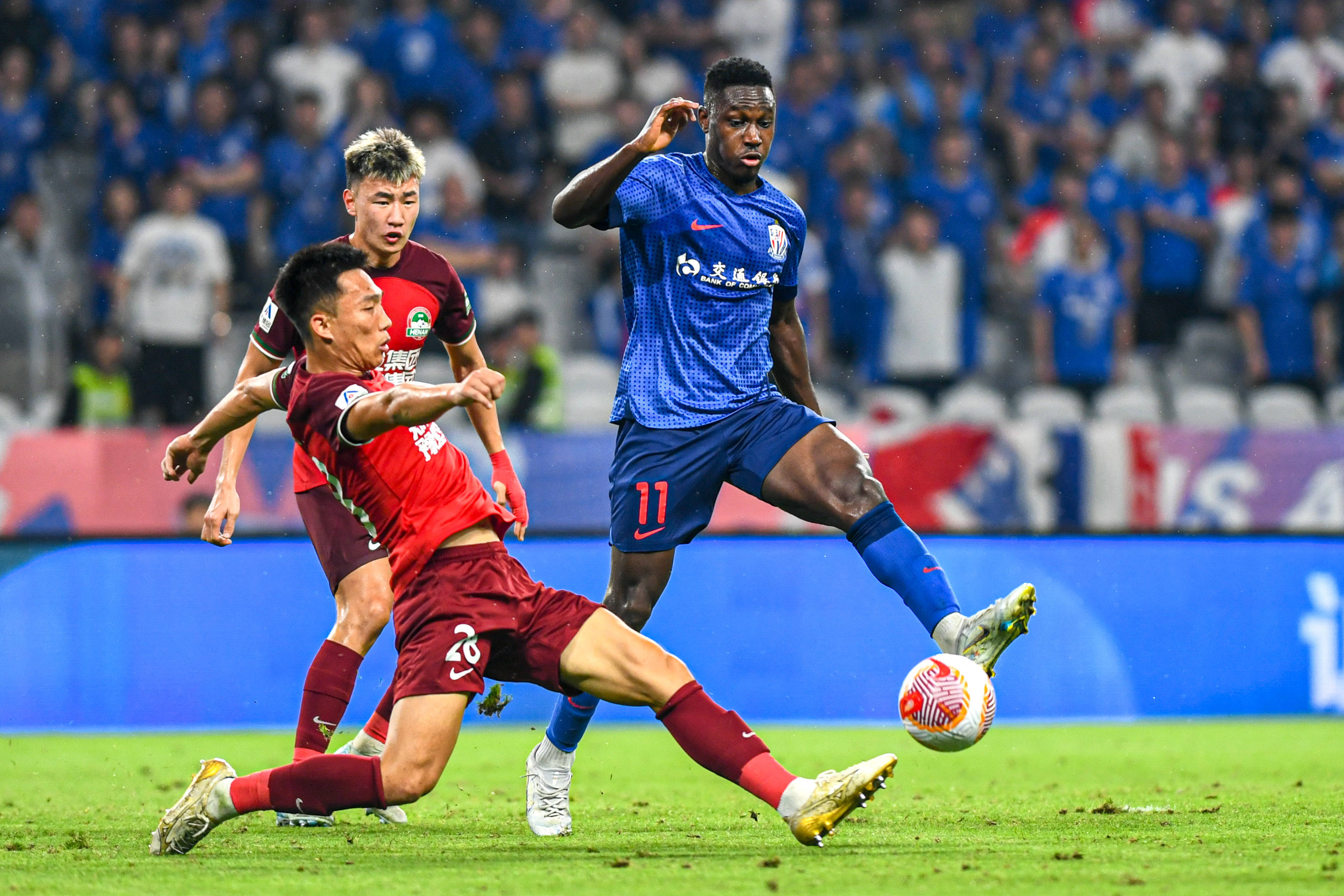 包含国际比赛日上海申花调整名单以备法国杯;门线救险环节打磨;气氛紧张;控场能力受关注的词条 包含国际比赛日上海申花调整名单以备法国杯;门线救险环节打磨;气氛紧张;控场能力受关注的词条